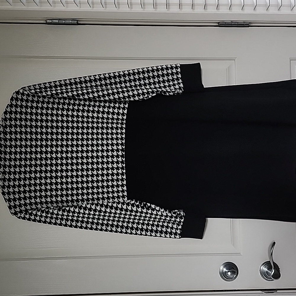 Elegant Houndstooth Trench Coat - Picture 6 of 6